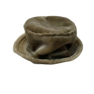 Unbranded women's faux suede and faux fur lined bucket hat.